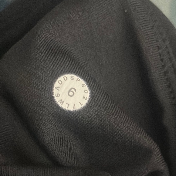 Lululemon Black crop Leggings side meshes size 6 gym workout yoga activewear - Picture 8 of 8